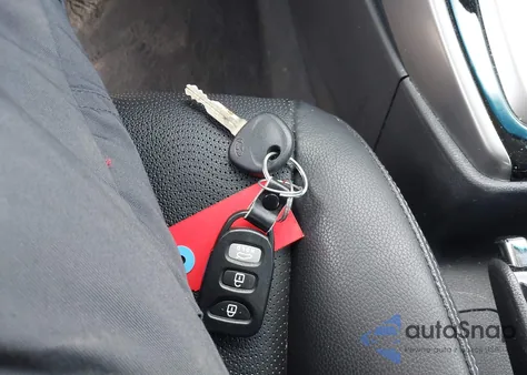 2013 Hyundai Elantra Limited z USA, uszkodzony, nr VIN KMHDH4AE1DU736077